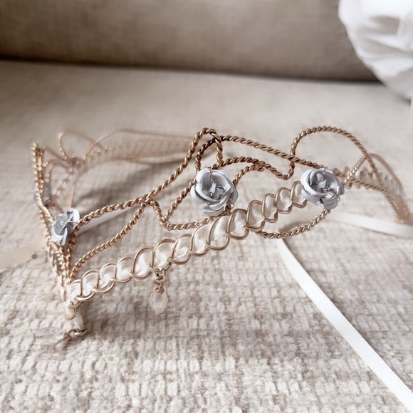 Elegant Gold and Silver Women\'s Headpiece